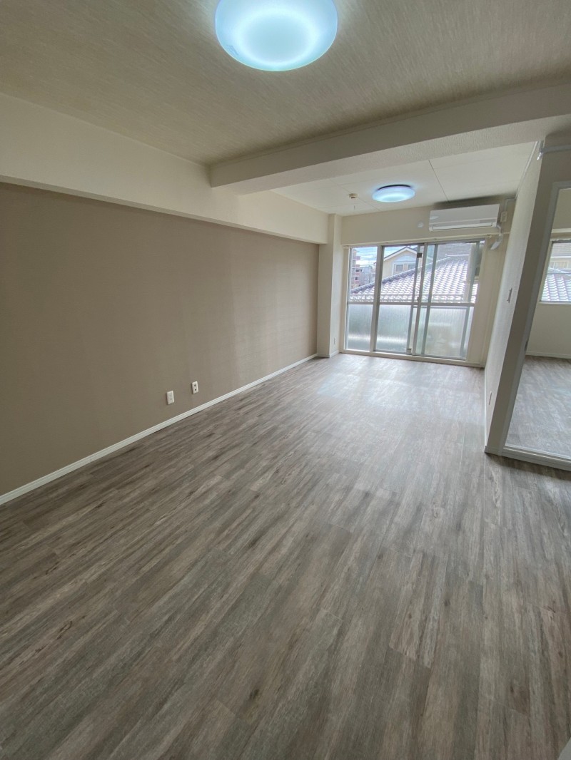 サンライズマンション河辺203号室